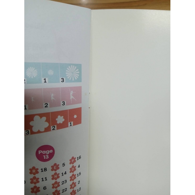 Barbie: ACTIVITY BOOK Crystal ballet **รบกวนเลื่อนดูสภาพหนังสือก่อนการสั่งซื้อ**